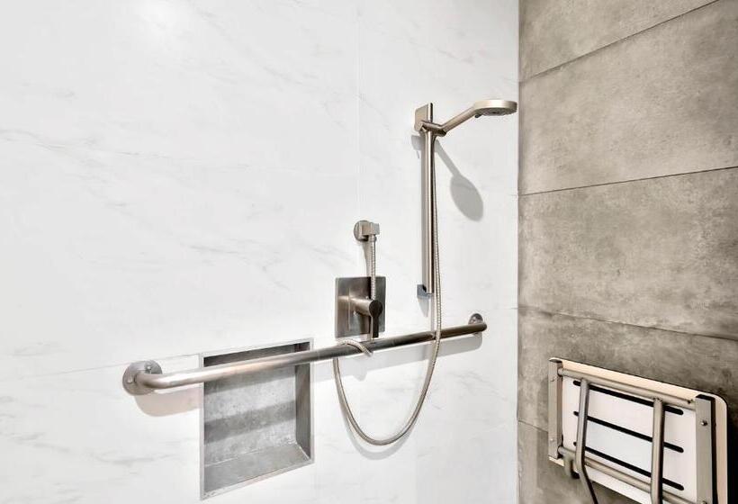 فندق على الطريق Exclusivo Inn And Suites