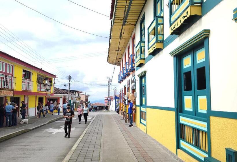 پانسیون Hostal Bremen