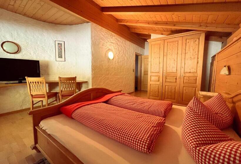 Пансион Schulhaus Tirol