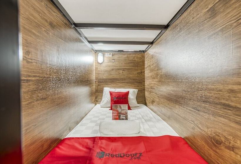 Reddoorz Hostel @ Feliz Noche Cengkareng