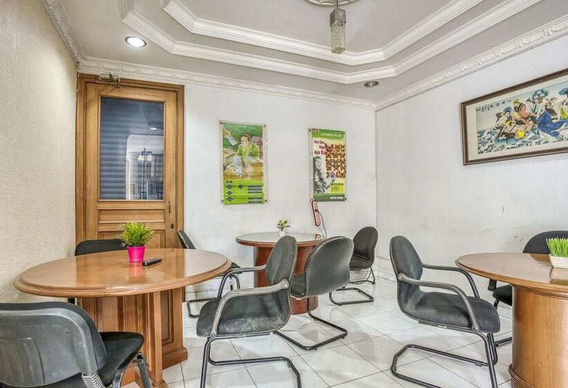 Reddoorz Hostel @ Feliz Noche Cengkareng