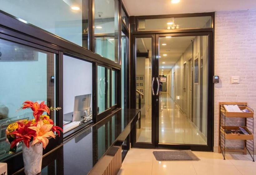 Salinsiri At Lat Krabang