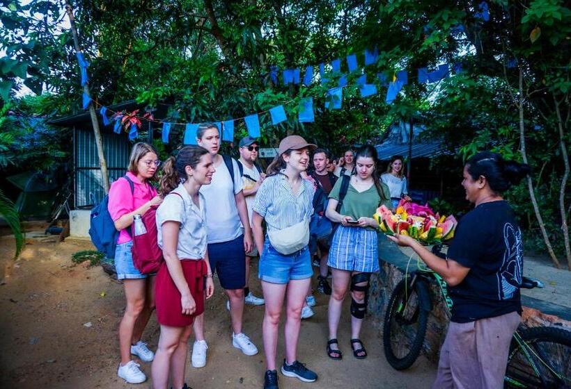 Another World Hostel Sigiriya