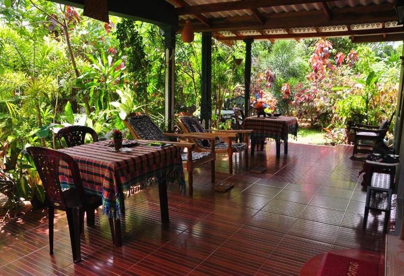 Another World Hostel Sigiriya