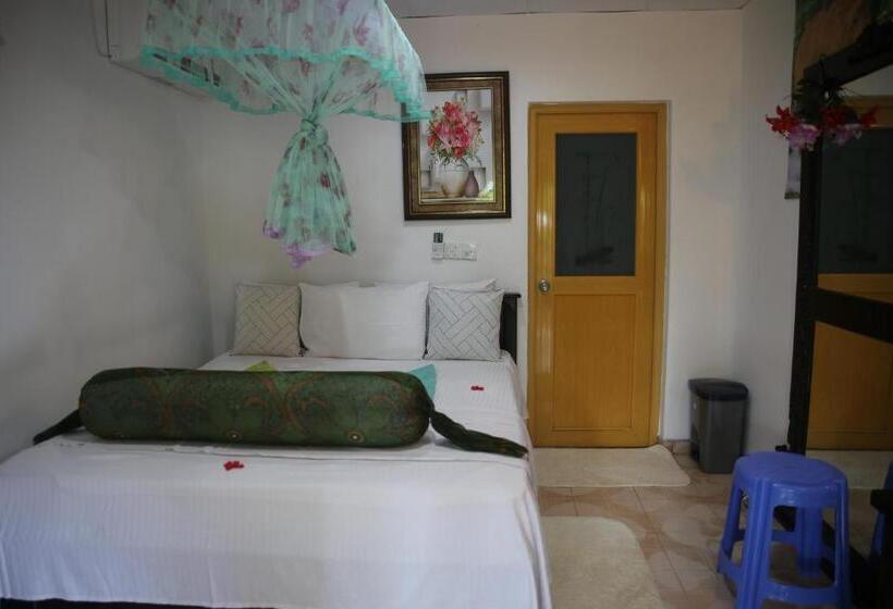 Another World Hostel Sigiriya