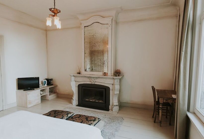 مبيت وإفطار Boulevard Leopold Rooms & Suites