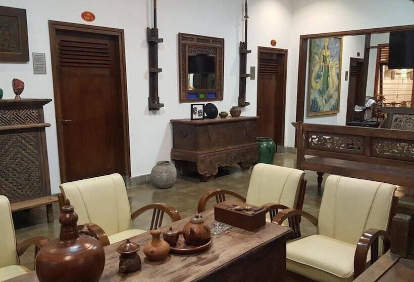 مبيت وإفطار Sultan Guest House & Resto Tulungagung