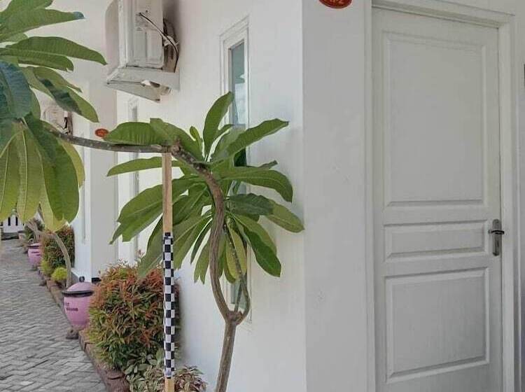 민박 Sultan Guest House & Resto Tulungagung