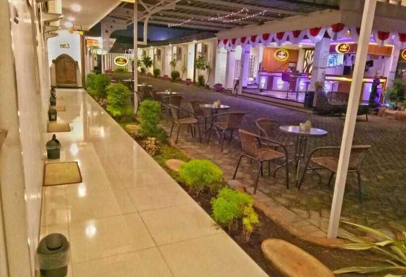 مبيت وإفطار Sultan Guest House & Resto Tulungagung