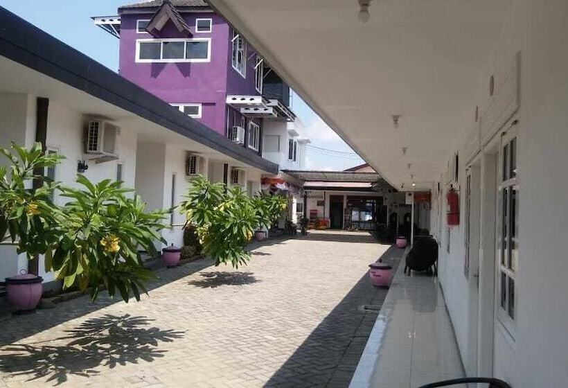 민박 Sultan Guest House & Resto Tulungagung