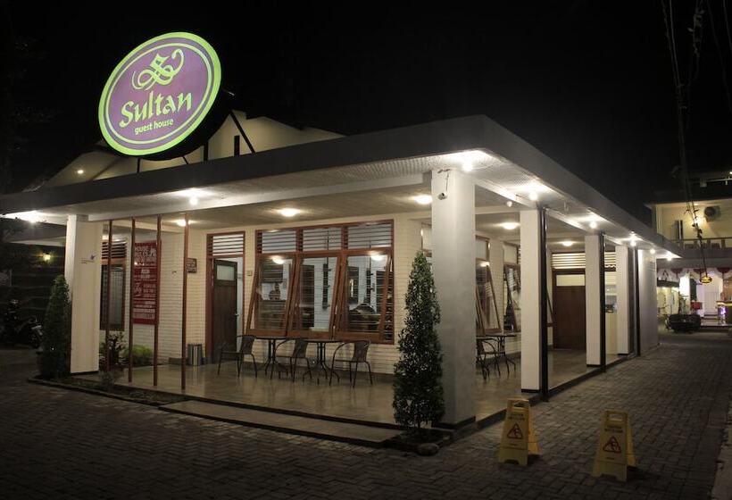 민박 Sultan Guest House & Resto Tulungagung