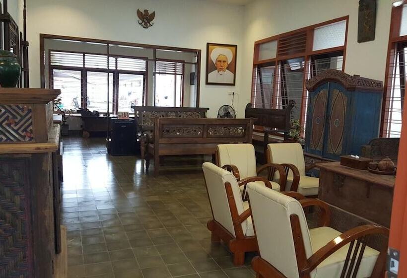 민박 Sultan Guest House & Resto Tulungagung