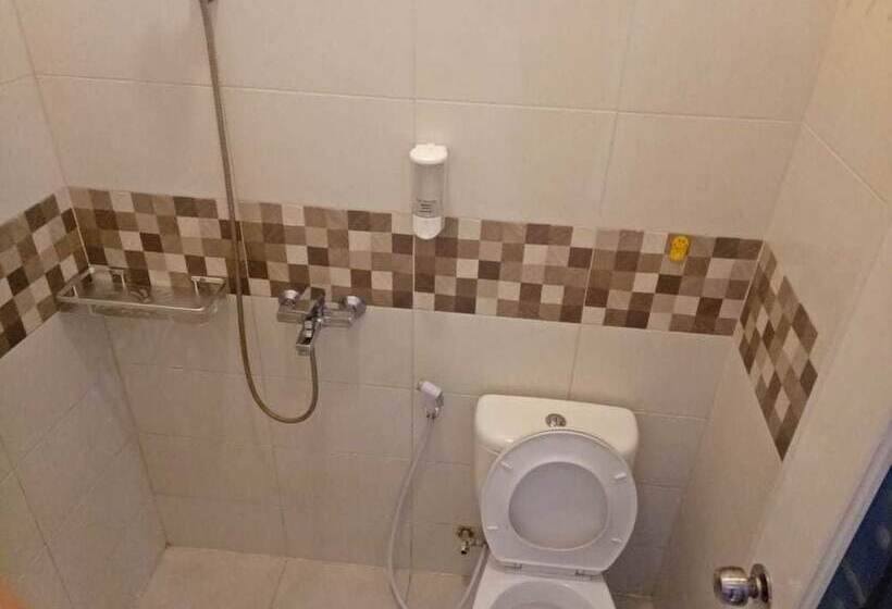 مبيت وإفطار Sultan Guest House & Resto Tulungagung