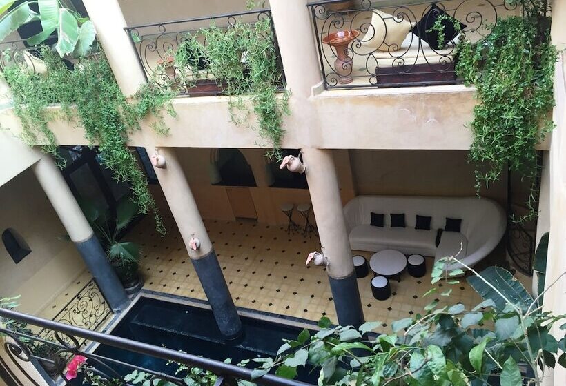 مسافرخانه Kasbah Titrit