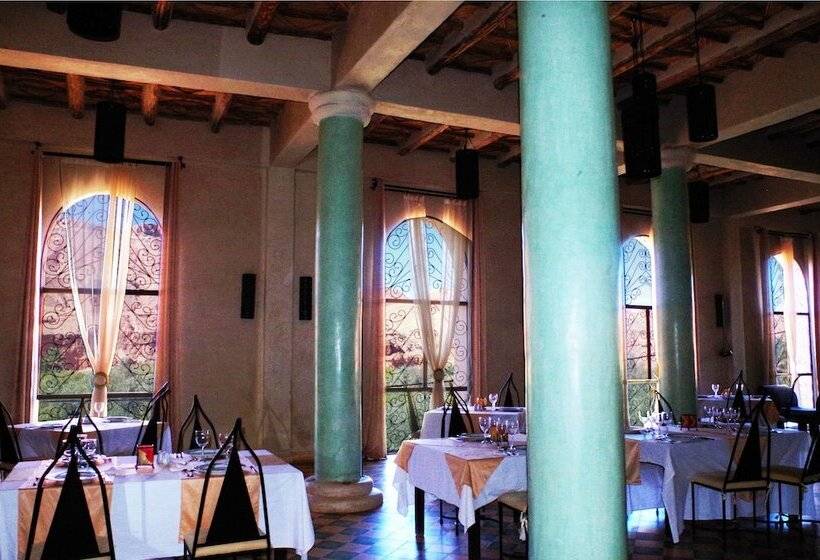 مسافرخانه Kasbah Titrit