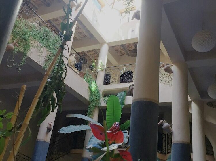 مسافرخانه Kasbah Titrit