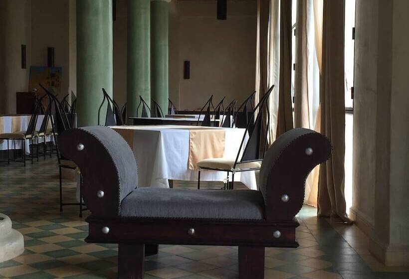 مسافرخانه Kasbah Titrit