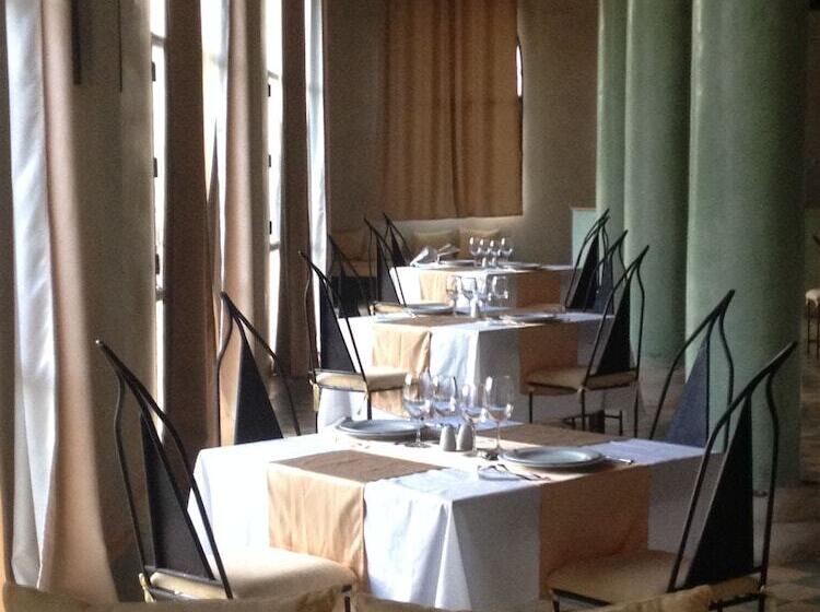 مسافرخانه Kasbah Titrit