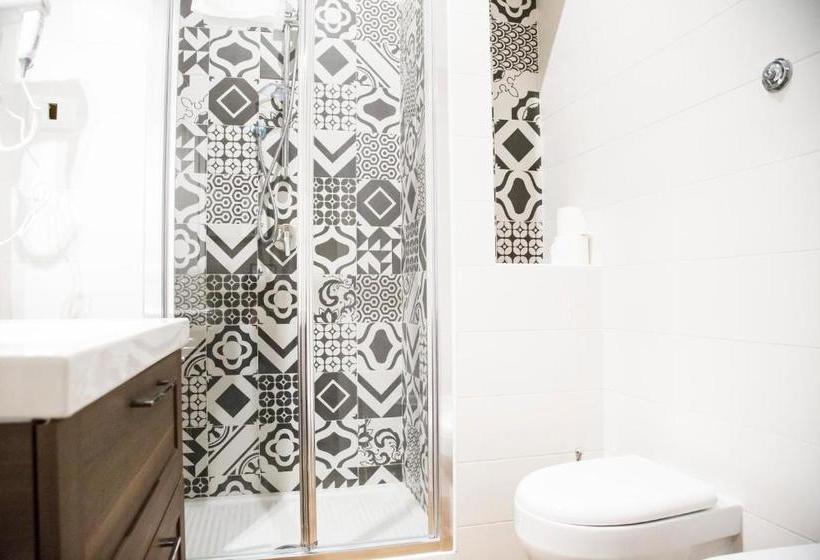 פונדק Vatican Suite 383