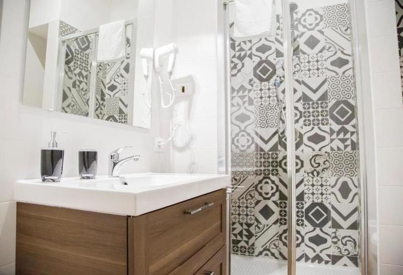 פונדק Vatican Suite 383