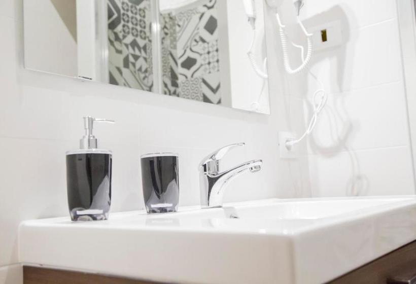 פונדק Vatican Suite 383