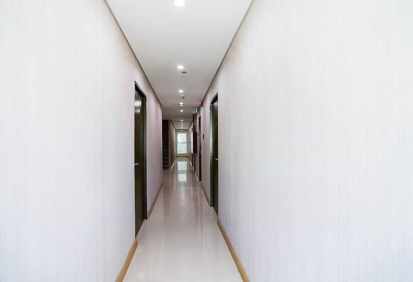 בית מלון כפרי Capital O 461 Asrodel