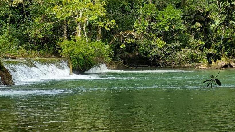 בית מלון כפרי Centro Ecoturistico Rio Chuc Tej