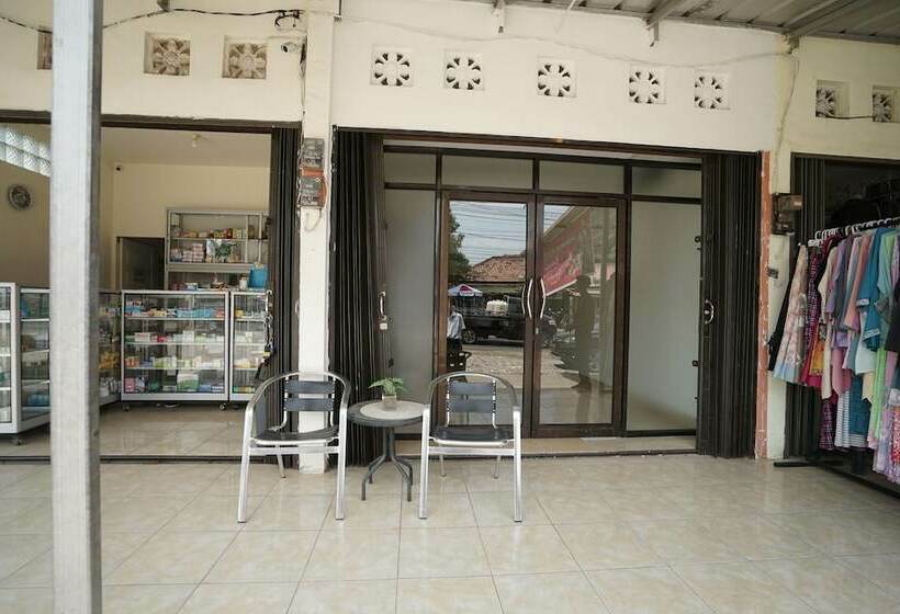 בית מלון כפרי Duta Homestay By Oyo Rooms