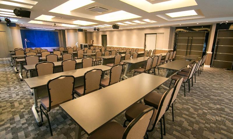 Indra Hotel Boutique Suites