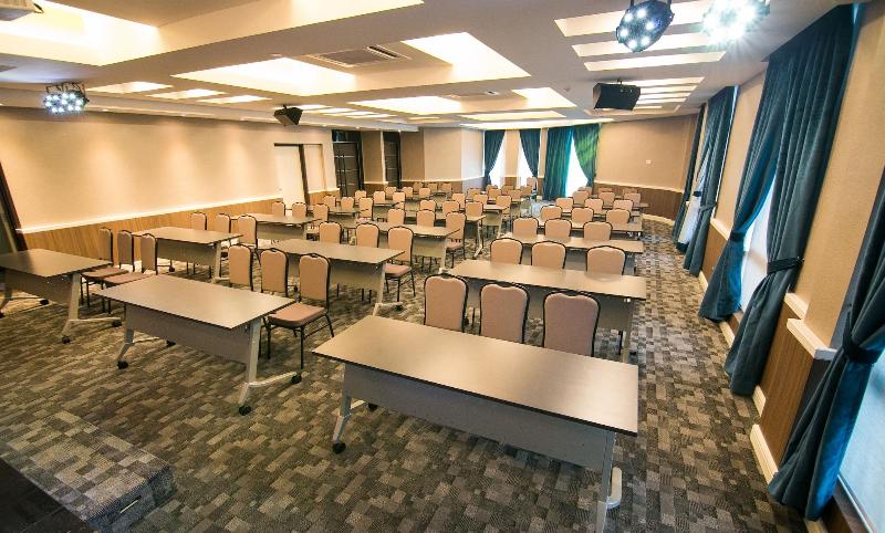 Indra Hotel Boutique Suites