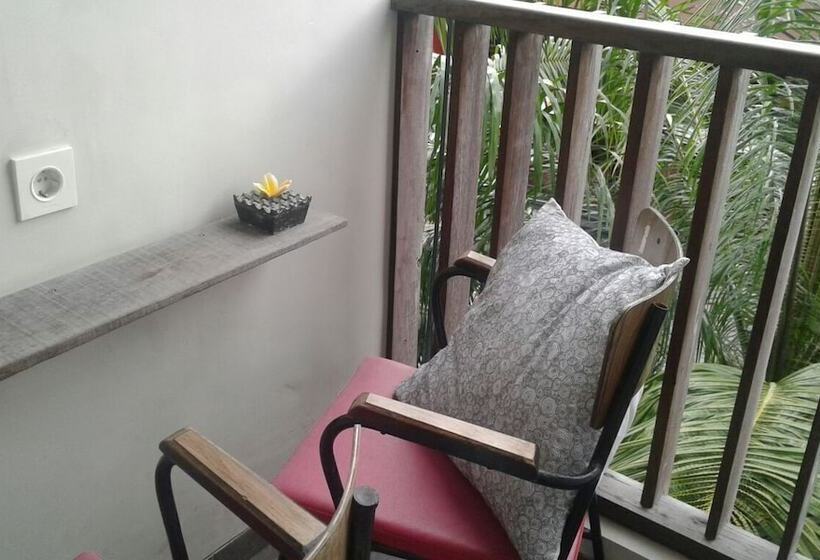 호텔 Kuta Beach Stay