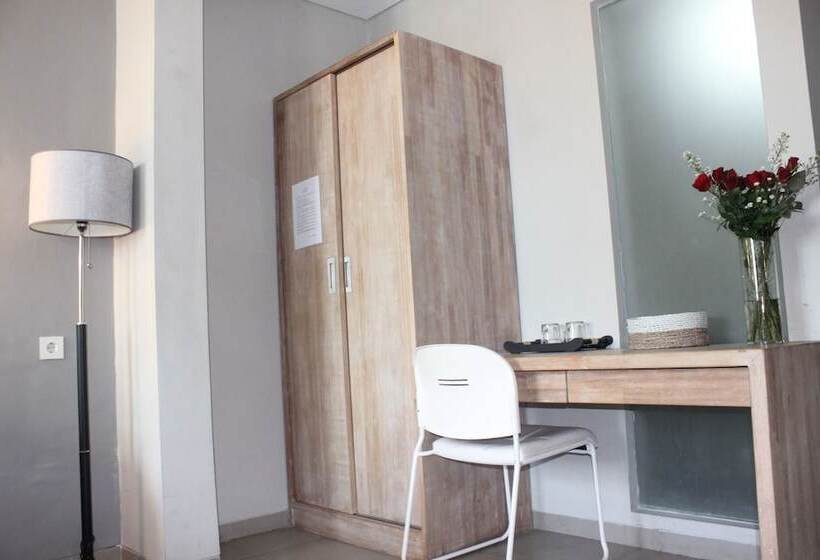 호텔 Kuta Beach Stay