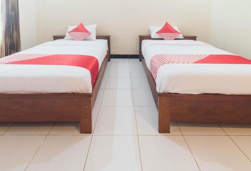 Hotel Oyo 1688 Collin Beach