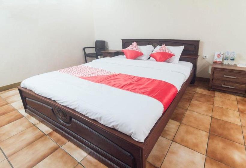 Hotel Oyo 1688 Collin Beach