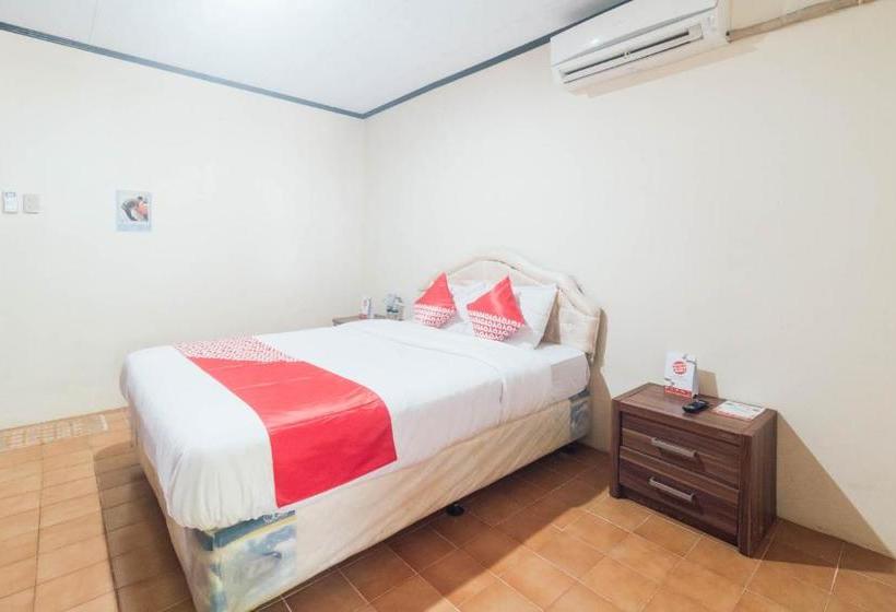 Hotel Oyo 1688 Collin Beach