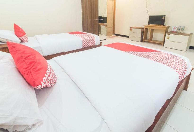 Hotel Oyo 1688 Collin Beach