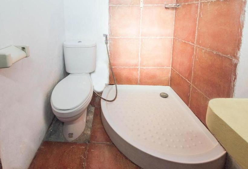 Hotel Oyo 1688 Collin Beach