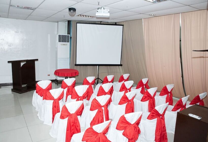 هتل Peach Tree Lodge