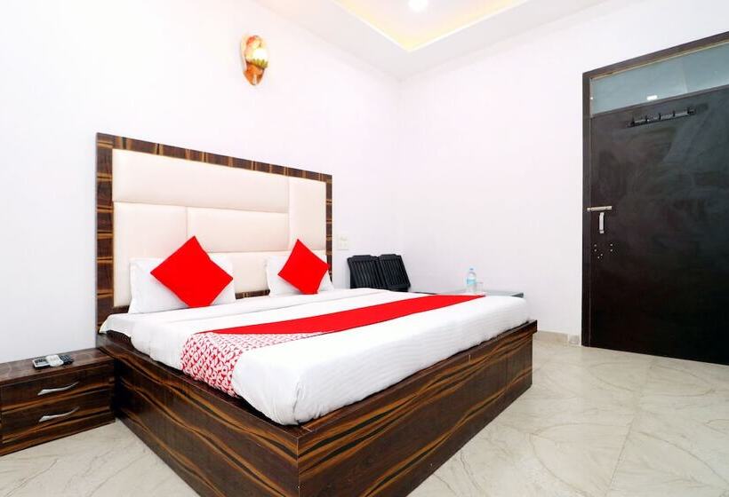 酒店 Red Velvet Inn By Oyo Rooms