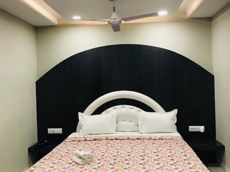 Отель Sameer Palace