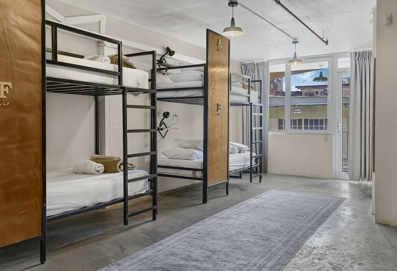 בית מלון כפרי Selina Casco Viejo Panama City