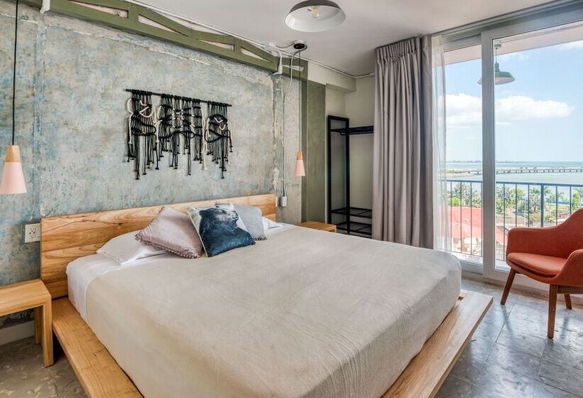 בית מלון כפרי Selina Casco Viejo Panama City