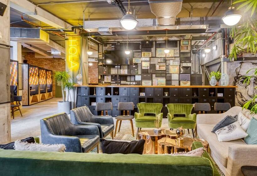 בית מלון כפרי Selina Casco Viejo Panama City