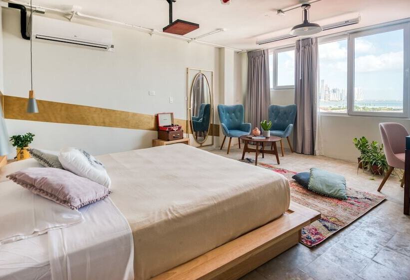 בית מלון כפרי Selina Casco Viejo Panama City