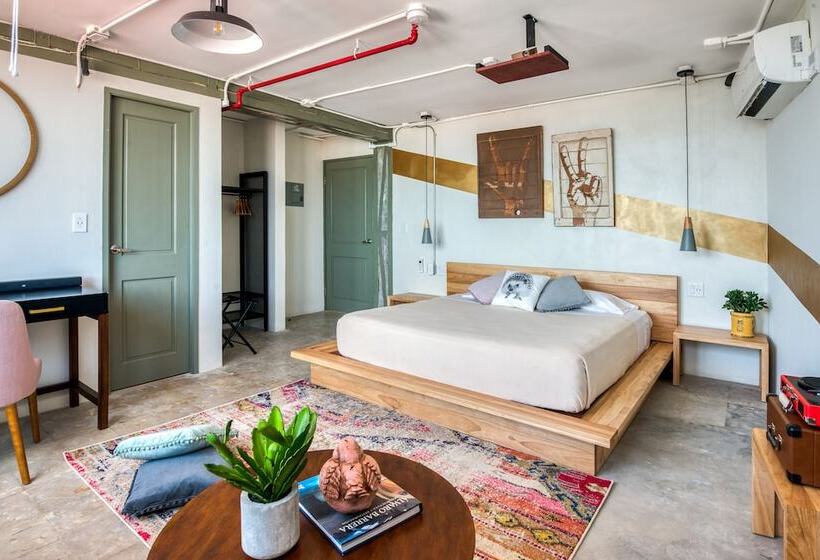 בית מלון כפרי Selina Casco Viejo Panama City