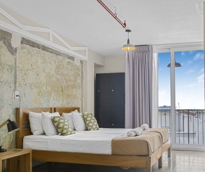 בית מלון כפרי Selina Casco Viejo Panama City