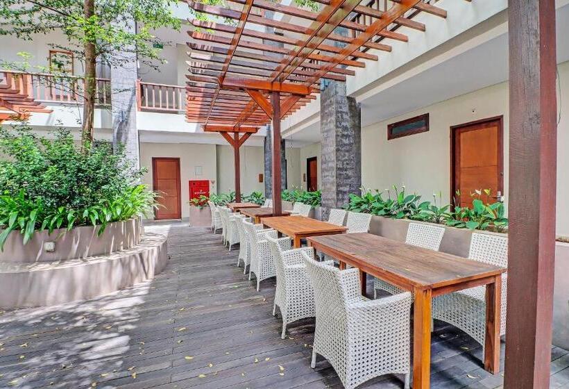 Отель Townhouse Oak Signature Bali