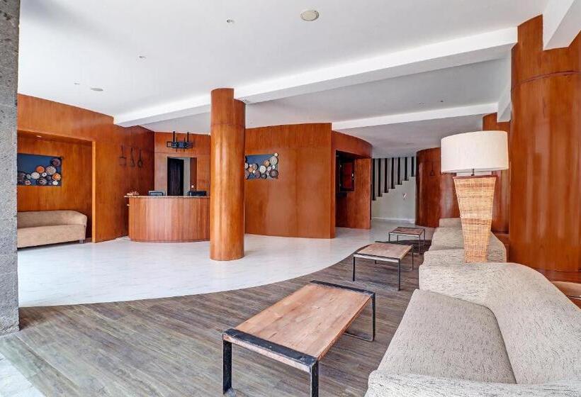 Отель Townhouse Oak Signature Bali
