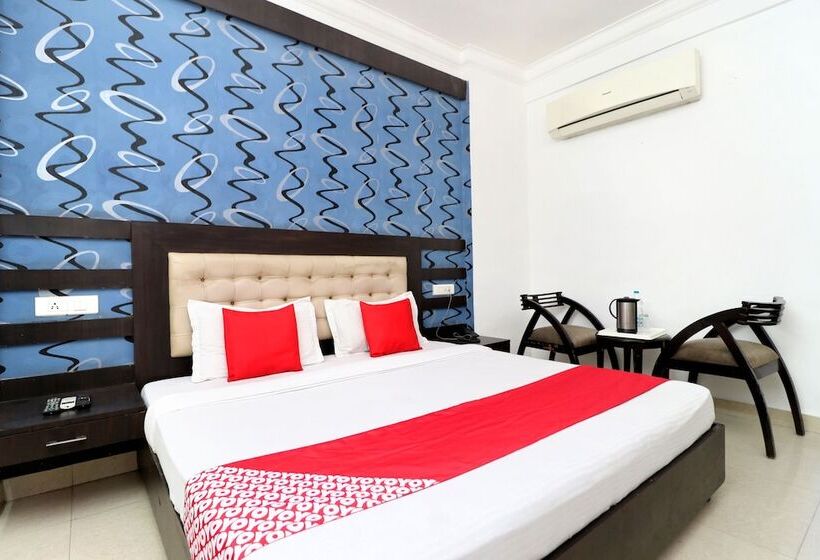 בית מלון כפרי Space By Oyo Rooms