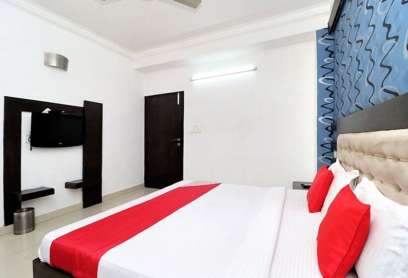 בית מלון כפרי Space By Oyo Rooms